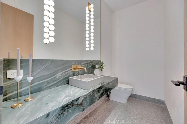 bathroom featuring toilet and sink