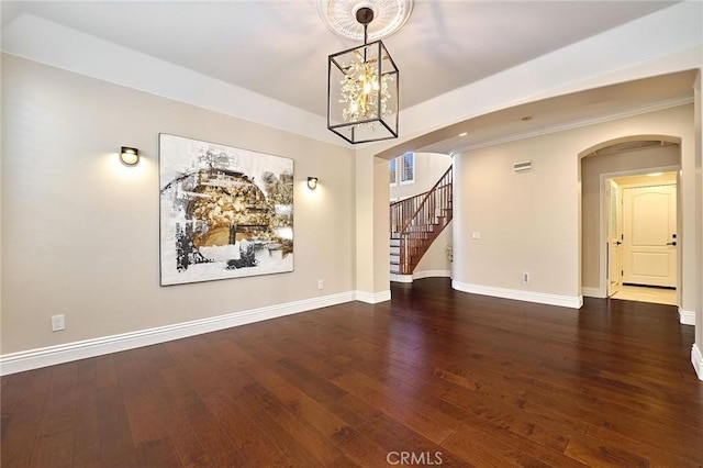 unfurnished room with dark hardwood / wood-style floors and a chandelier