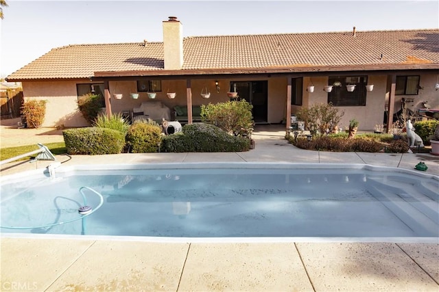 view of swimming pool