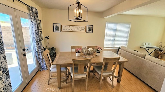 dining room featuring a chandelier, light hardwood / wood-style floors, and plenty of natural light