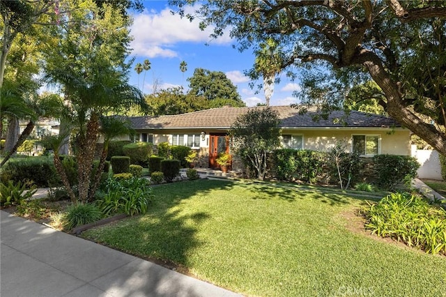 single story home with a front lawn