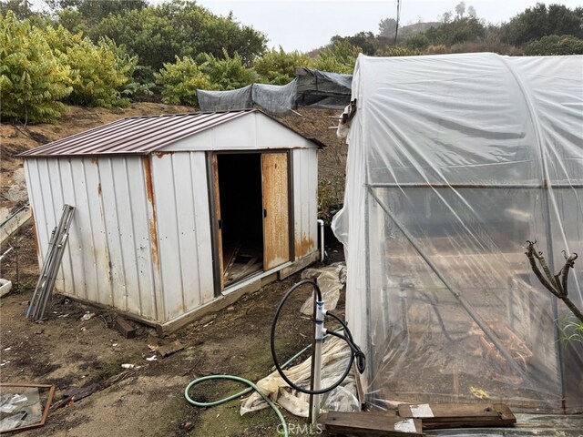 view of outbuilding featuring an outbuilding