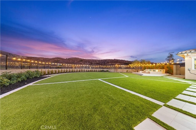 view of yard at dusk