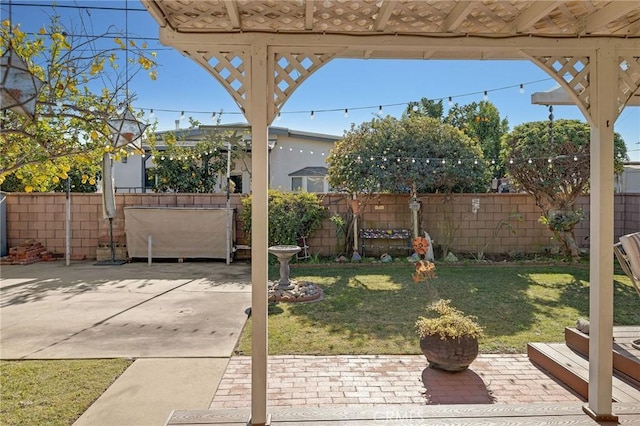 view of yard with a patio