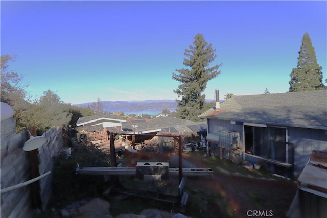 view of yard with a mountain view