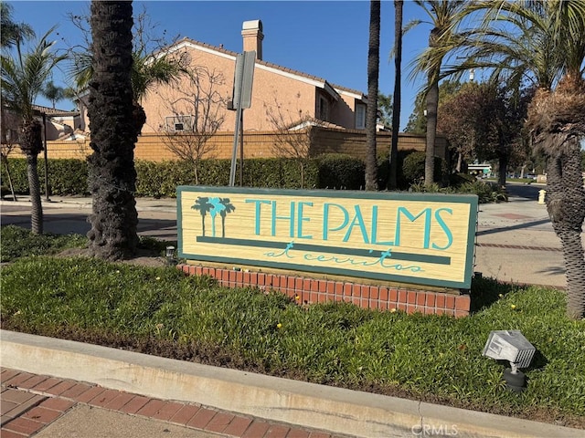 view of community / neighborhood sign