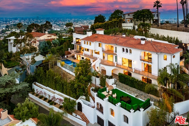 view of aerial view at dusk