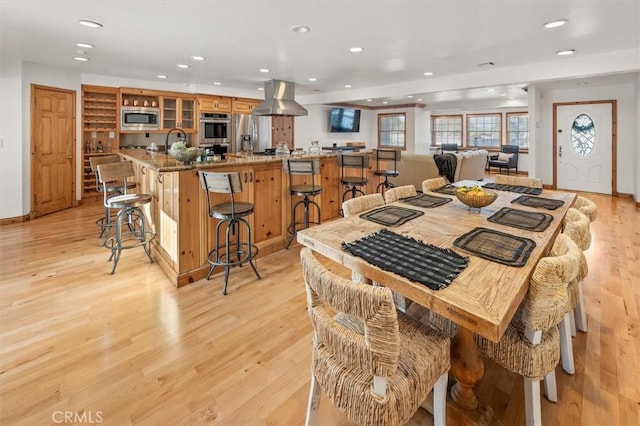dining area featuring recessed lighting, light wood-style flooring, and baseboards