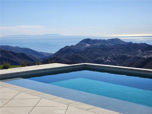 view of pool featuring a mountain view