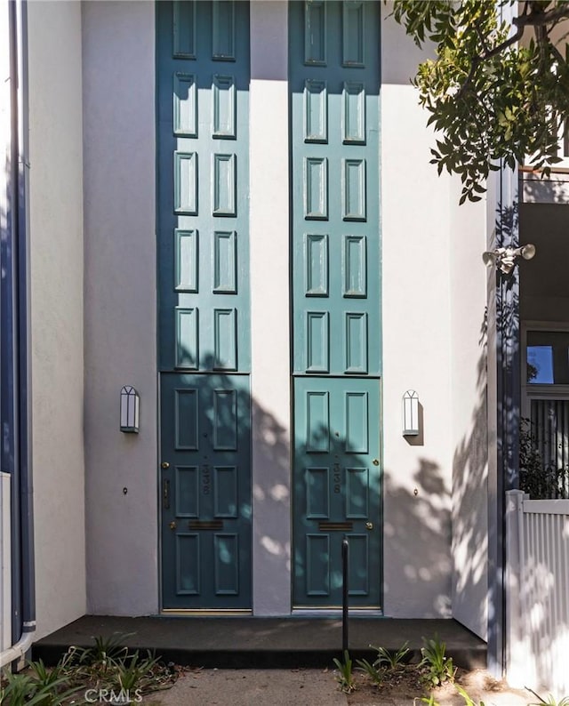 338 N Clybourn Ave, Burbank, CA 91505 - doorway to property with stucco siding