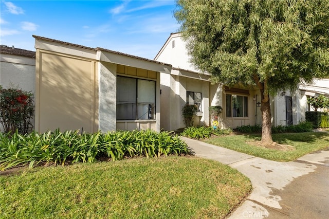 976 E Ln Habra Blvd Unit 115, La Habra, CA 90631 - view of front of home with a front yard and stucco siding