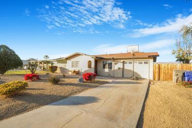 single story home featuring a garage