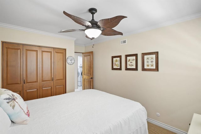 bedroom featuring ceiling fan, a closet, and crown molding