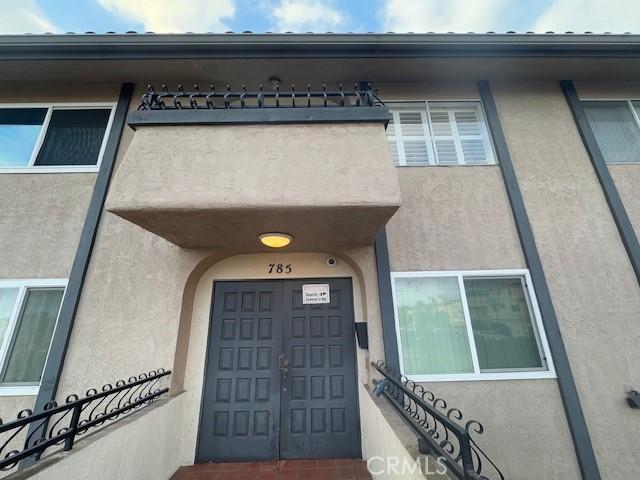 property entrance with stucco siding