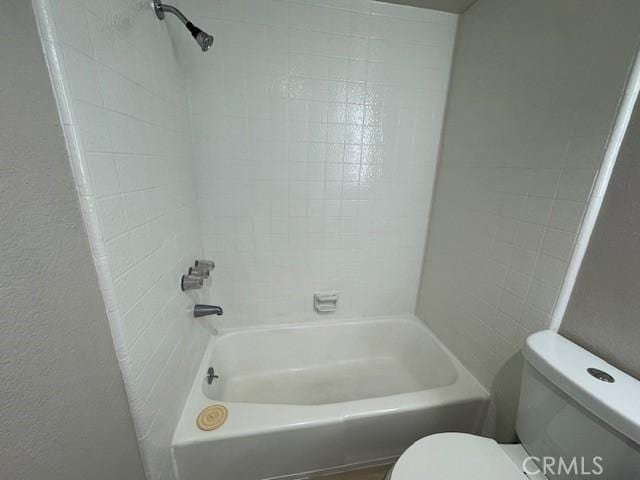 785 W 19th St Unit 12B, San Pedro, CA 90731 - bathroom with toilet and bathing tub / shower combination
