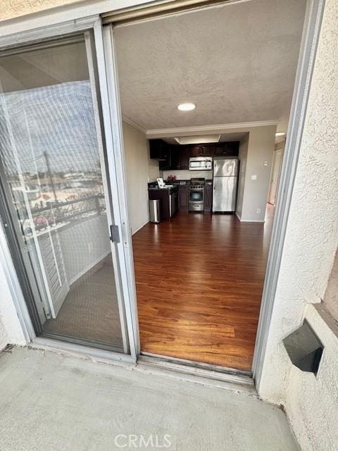 785 W 19th St Unit 12B, San Pedro, CA 90731 - entrance to property with stucco siding