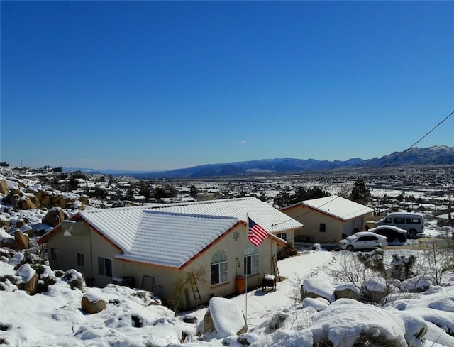 snowy aerial view featuring a mountain view