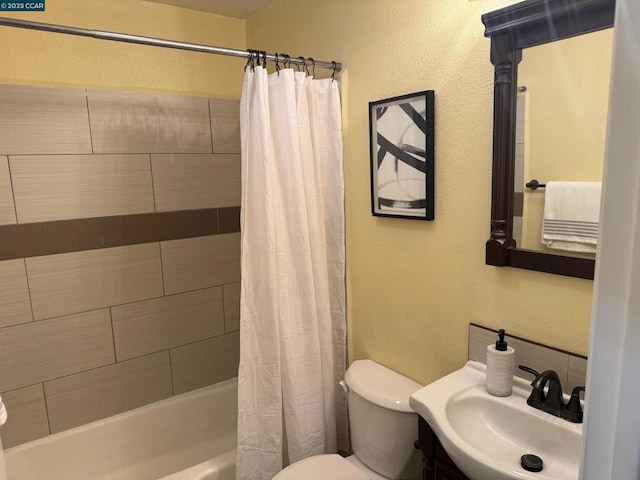 full bathroom featuring toilet, sink, and shower / bath combo with shower curtain