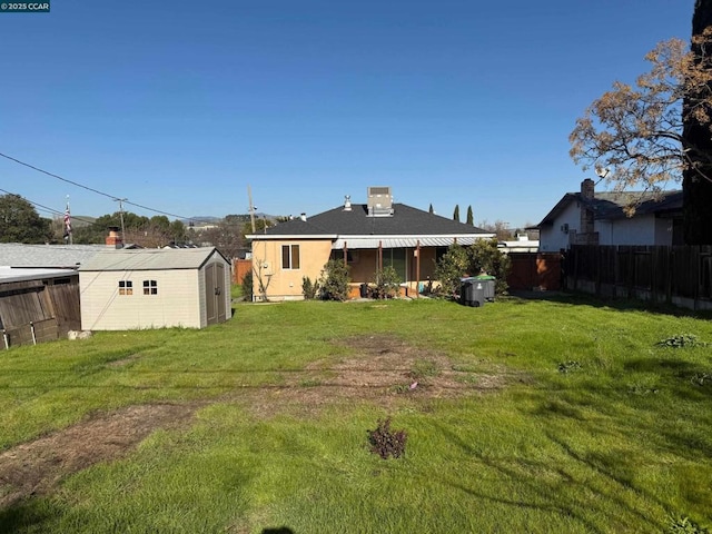 view of yard with a shed