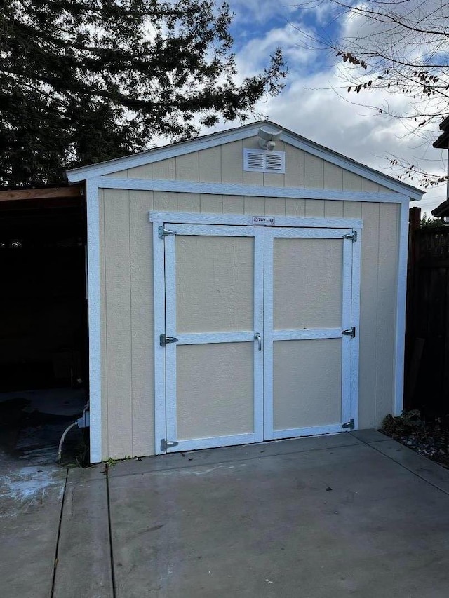 view of outbuilding