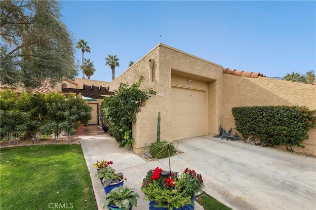 view of front of home with a garage, concrete driveway, stucco siding, a pergola, and a front yard