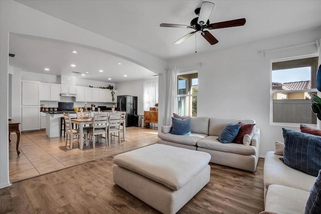 living room with light hardwood / wood-style floors and ceiling fan