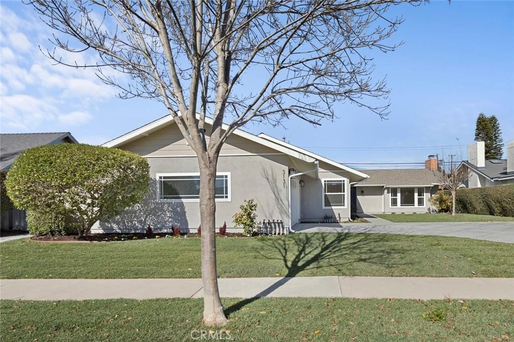 ranch-style home with a front lawn