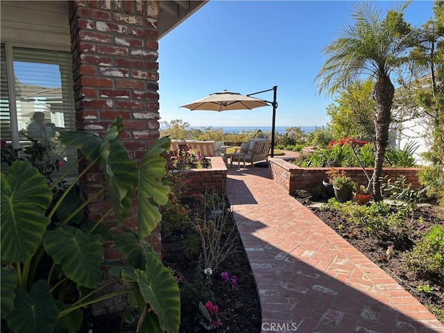 view of patio featuring outdoor lounge area