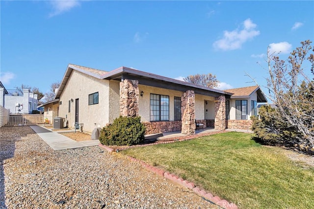 view of front of property featuring central AC unit and a front yard