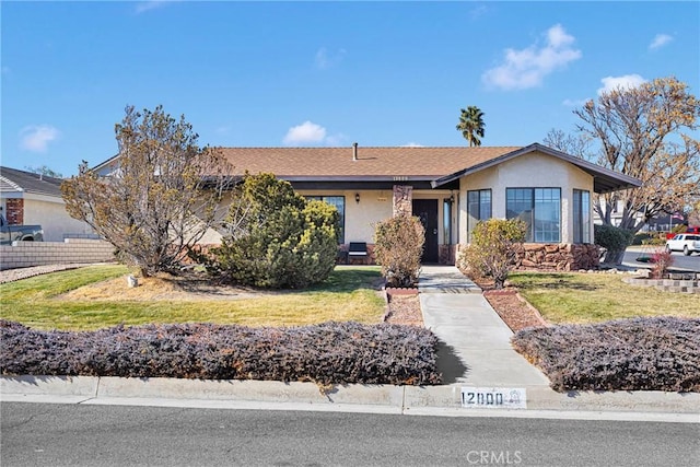 ranch-style house featuring a front yard