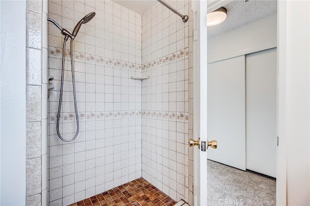 bathroom featuring tiled shower