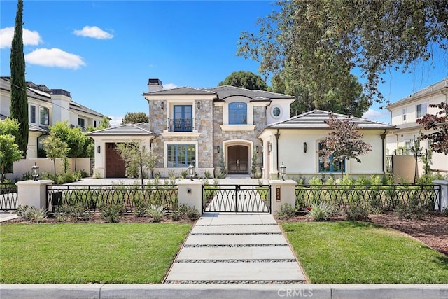 view of front of house featuring a front yard and a garage