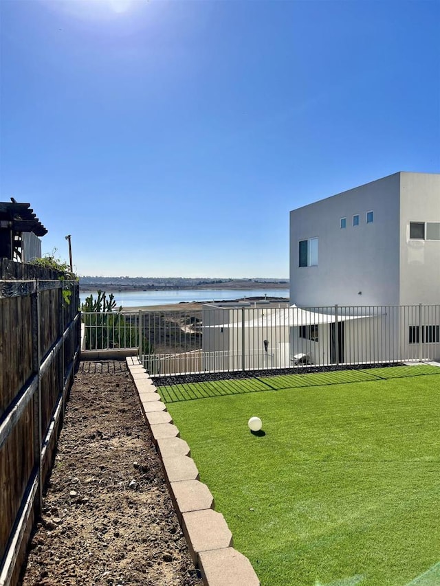 view of yard featuring a water view