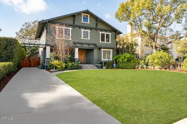 craftsman-style home with a front yard