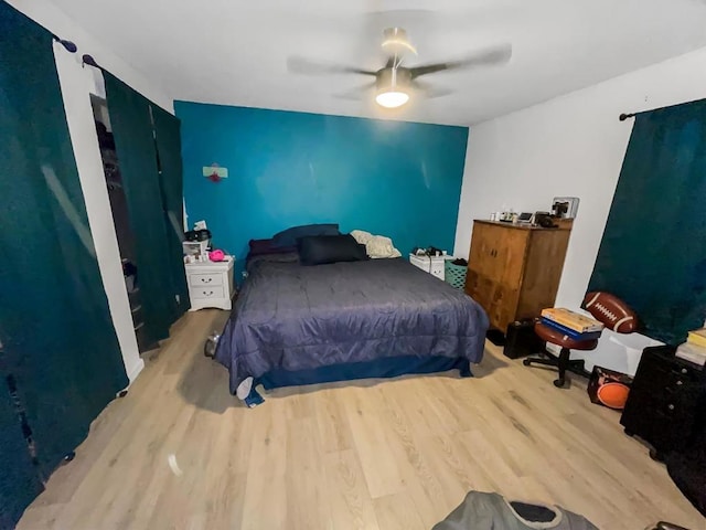 bedroom featuring light hardwood / wood-style floors and ceiling fan