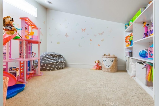 recreation room featuring carpet