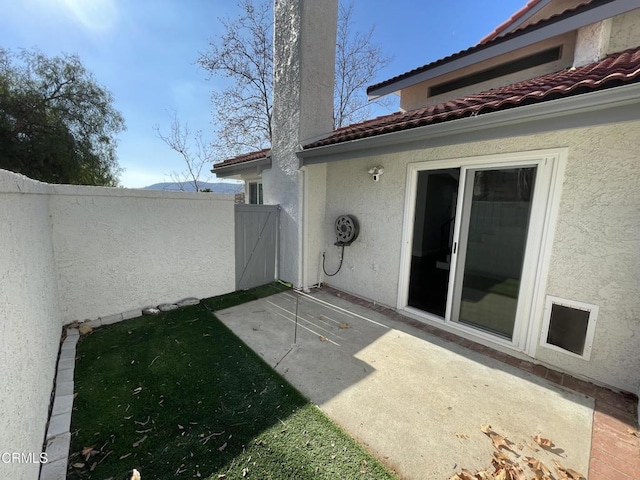 view of yard with a patio