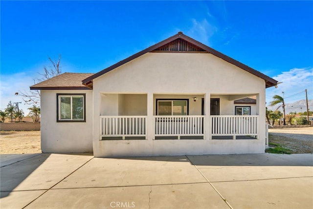 view of front of property featuring covered porch