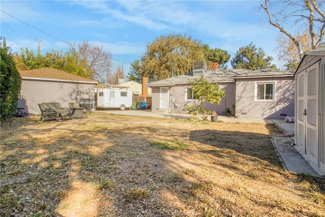 view of yard with a storage shed