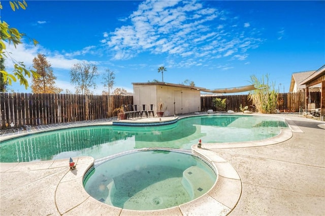 view of pool with an in ground hot tub and a patio area