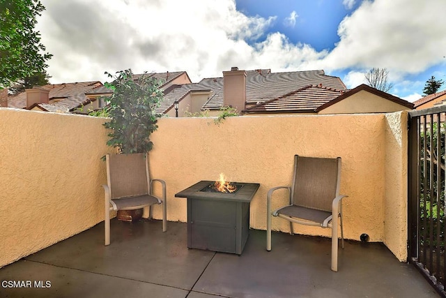 view of patio featuring an outdoor fire pit