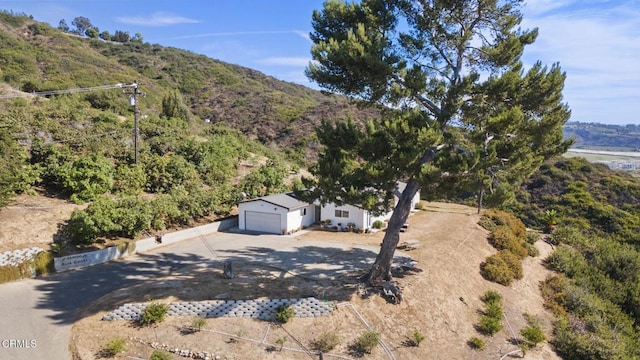 birds eye view of property featuring a mountain view