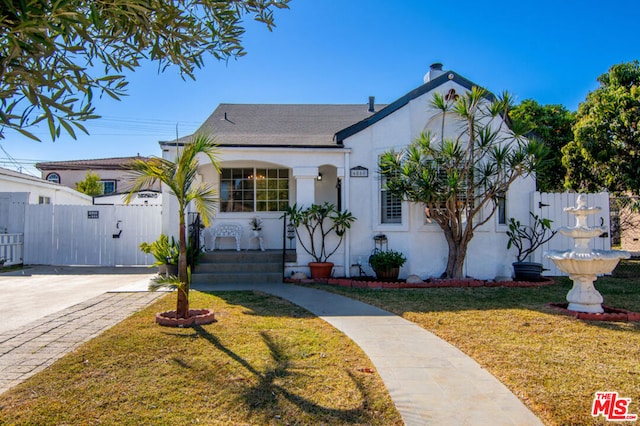 view of front of house with a front yard