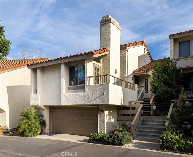 view of front facade featuring a garage