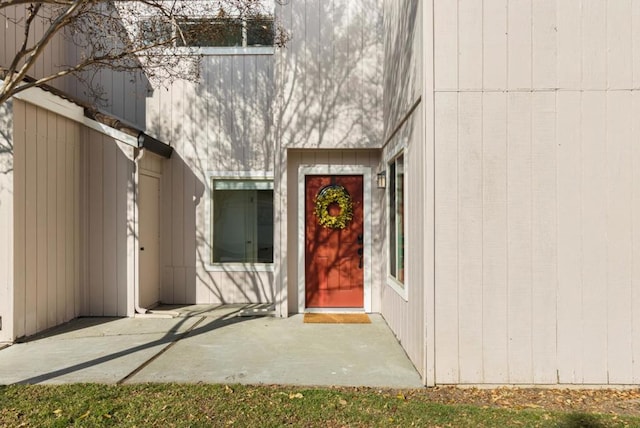 entrance to property featuring a patio