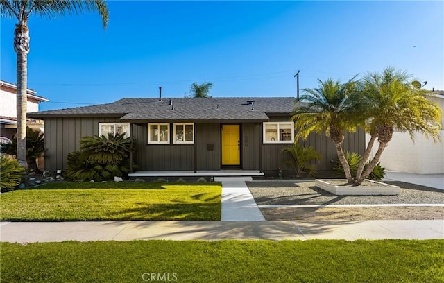 single story home with a front yard