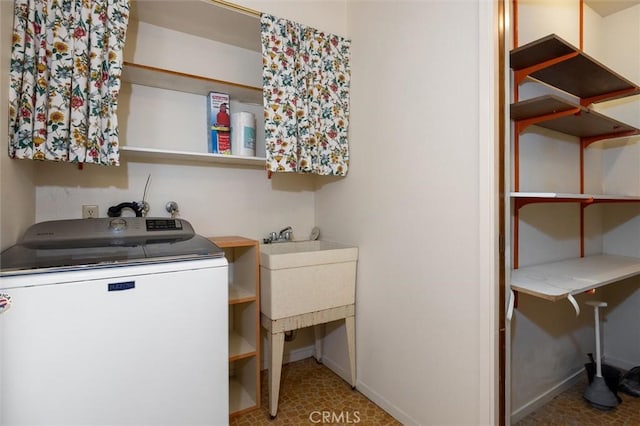 laundry room with sink and washer / clothes dryer