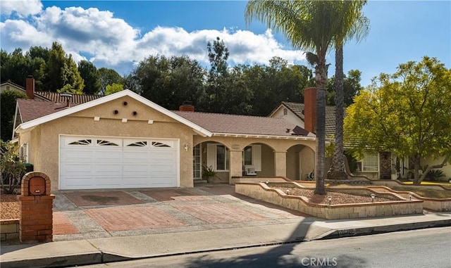 view of front facade featuring a garage