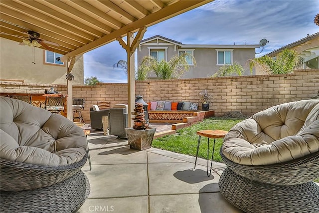 view of patio featuring ceiling fan and outdoor lounge area