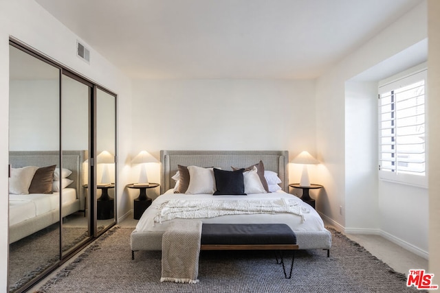 bedroom featuring carpet floors and a closet